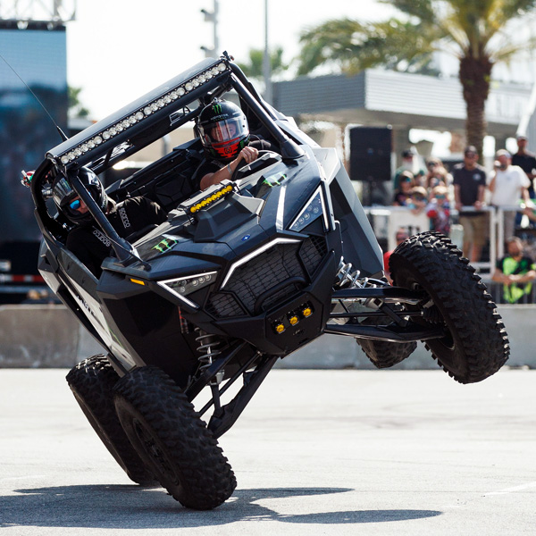 كاسي في العمل